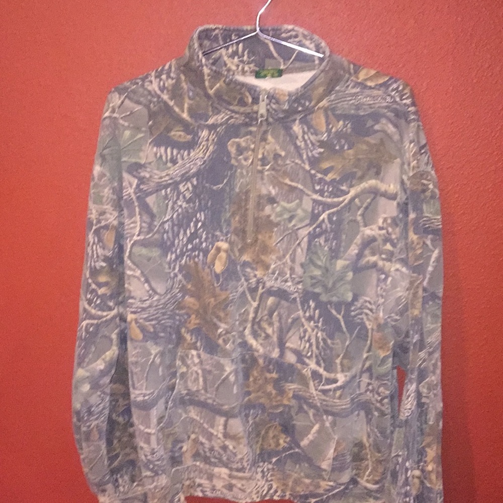 Quarter zip pull over